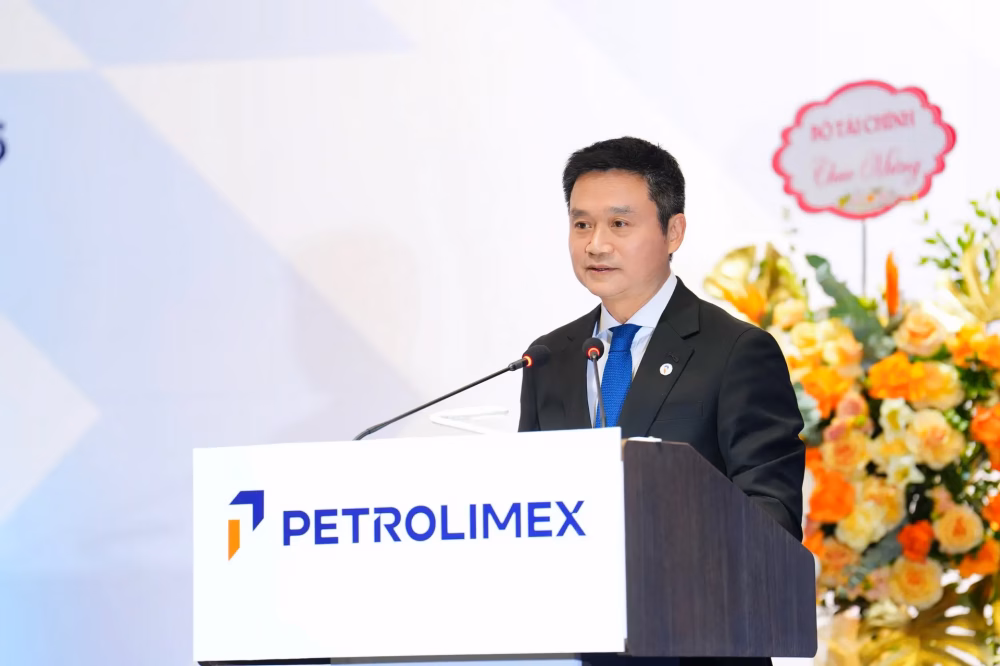 Ông Phạm Văn Thanh - Chủ tịch HĐQT Tập đoàn phát biểu điều hành Đại hội