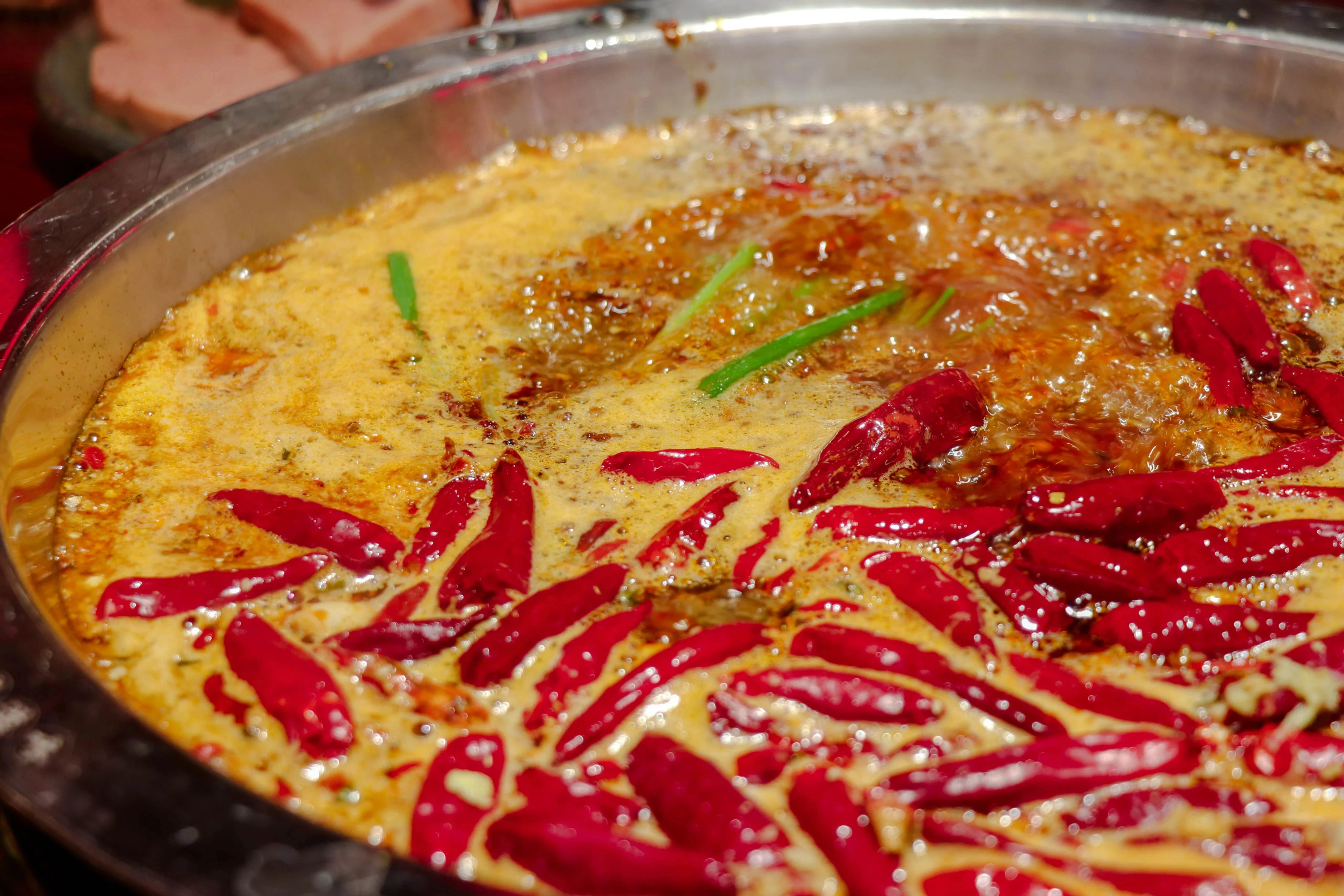 Thành Đô không chỉ là "thủ phủ cay" mà còn là một mô hình kinh tế F&B mẫu mực. (Ảnh: SCMP)