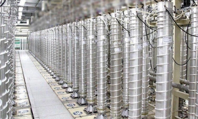 Hệ thống máy ly tâm làm giàu uranium tại cơ sở hạt nhân Fordow của Iran, biểu tượng cho năng lực kỹ thuật mà Tehran không muốn từ bỏ. Ảnh: IRNA