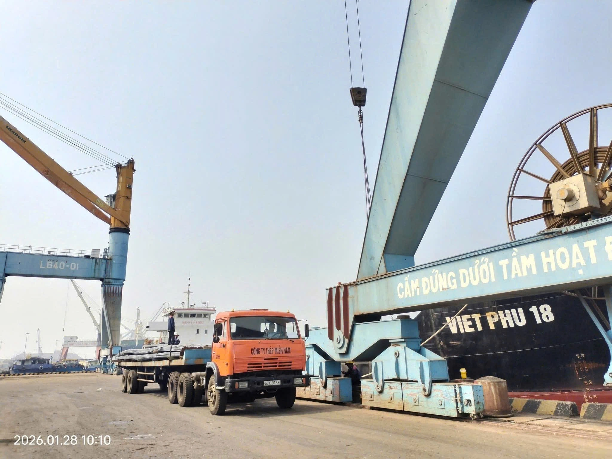 Nhờ sở hữu hệ thống logistics và cảng biển, Thép Miền Nam đảm bảo tiến độ cung ứng cho các siêu dự án như Newtown Diamond.