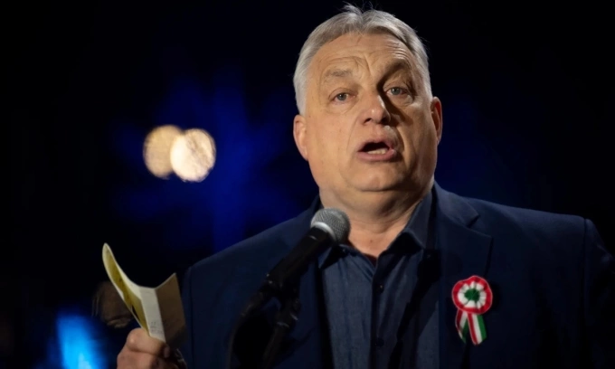 Viktor Orban trong một chiến dịch vận động cuối cùng trước khi đối mặt với thất bại lịch sử. Ảnh: AP