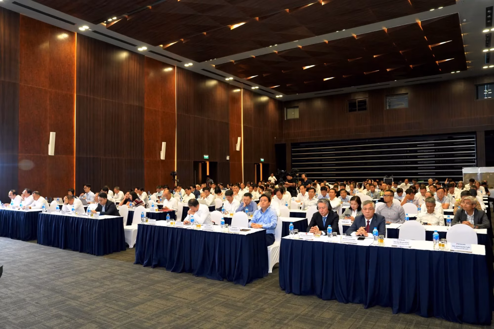 Toàn cảnh Đại hội đồng cổ đông thường niên 2026 được tổ chức trực tuyến kết hợp trực tiếp