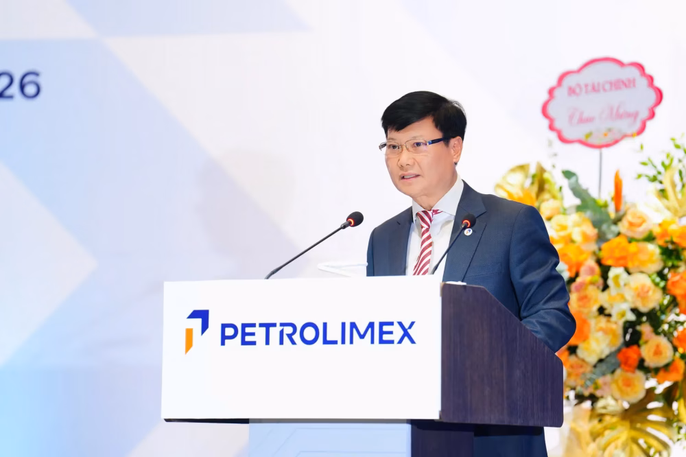 Ông Lưu Văn Tuyển - Thành viên HĐQT, Tổng Giám đốc Tập đoàn trình bày báo cáo 2025 và định hướng phát triển 2026