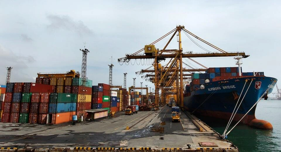 Cảng Colombo hiện là một trong những cảng bận rộn và quan trọng nhất khu vực (Ảnh: Reuters).