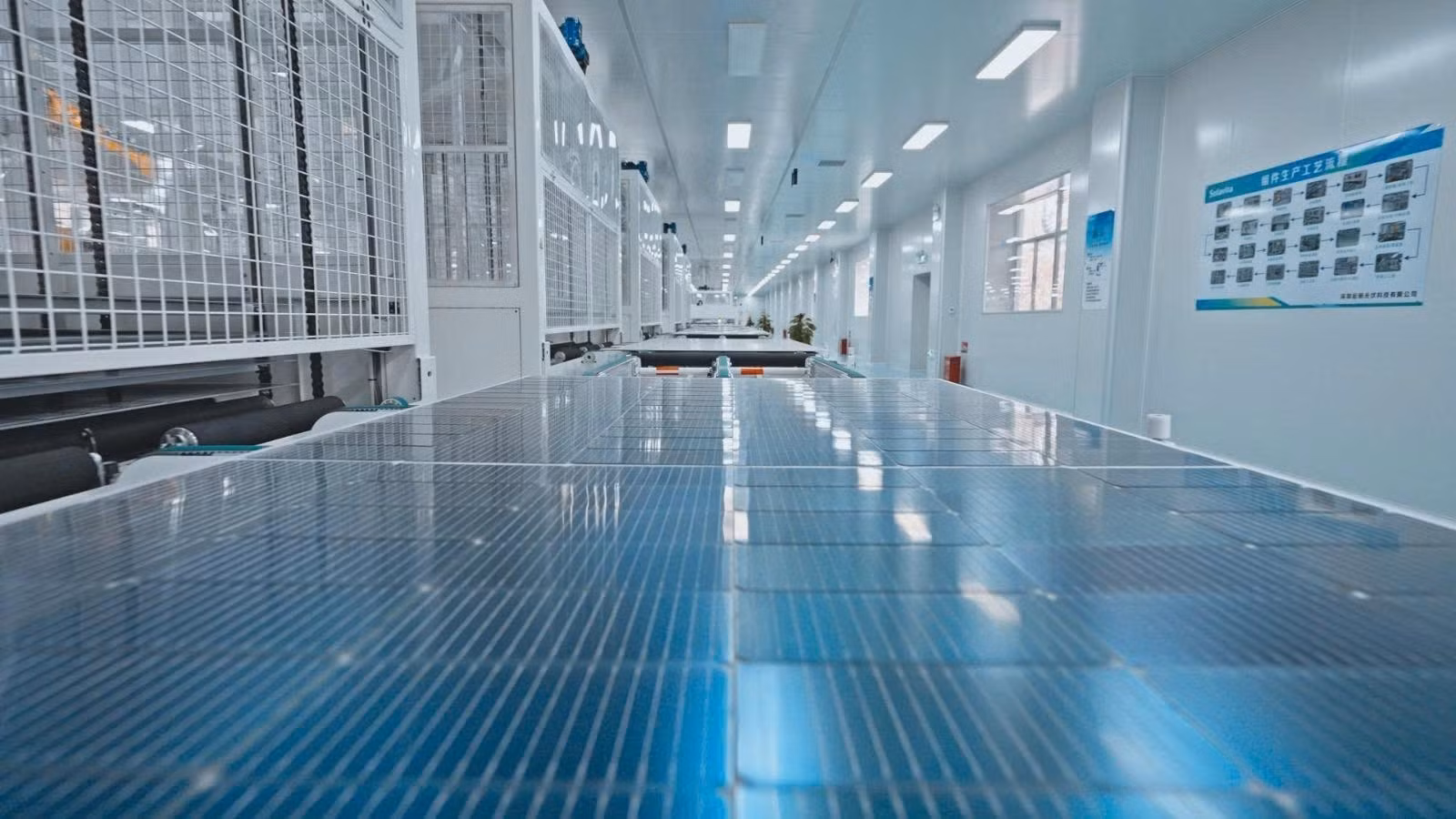 Hệ thống nhà máy hiện đại của SKYWORTH PV đảm bảo tiêu chuẩn khắt khe cho các sản phẩm năng lượng xanh.
